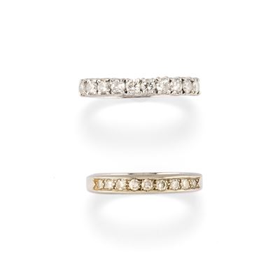 Due anelli in oro bianco 18k con diamanti