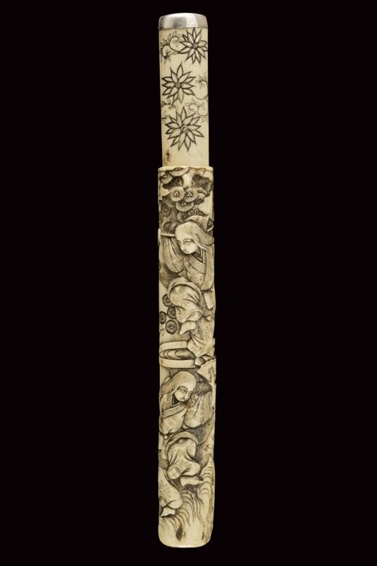 Bel Coltello con Fodero in Osso Scolpito