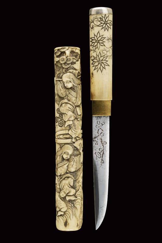 Bel Coltello con Fodero in Osso Scolpito