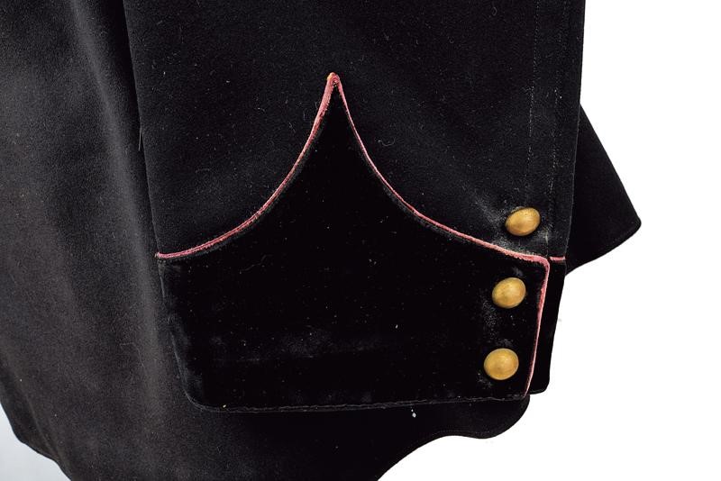 Rara Uniforme da Ufficiale Medico della Croce Rossa