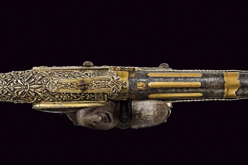 Notevole Pistola a Pietra Focaia in Stile Roka in Argento