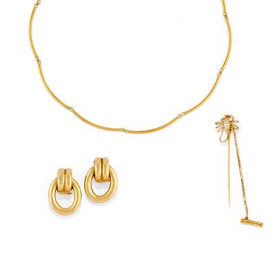 Lotto di gioielli in oro giallo 18k con orecchini, collana e spilla con diamante