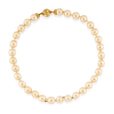 Collana con perle di imitazione e chiusura in oro con diamanti