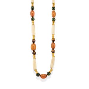 Collana con pietre dure