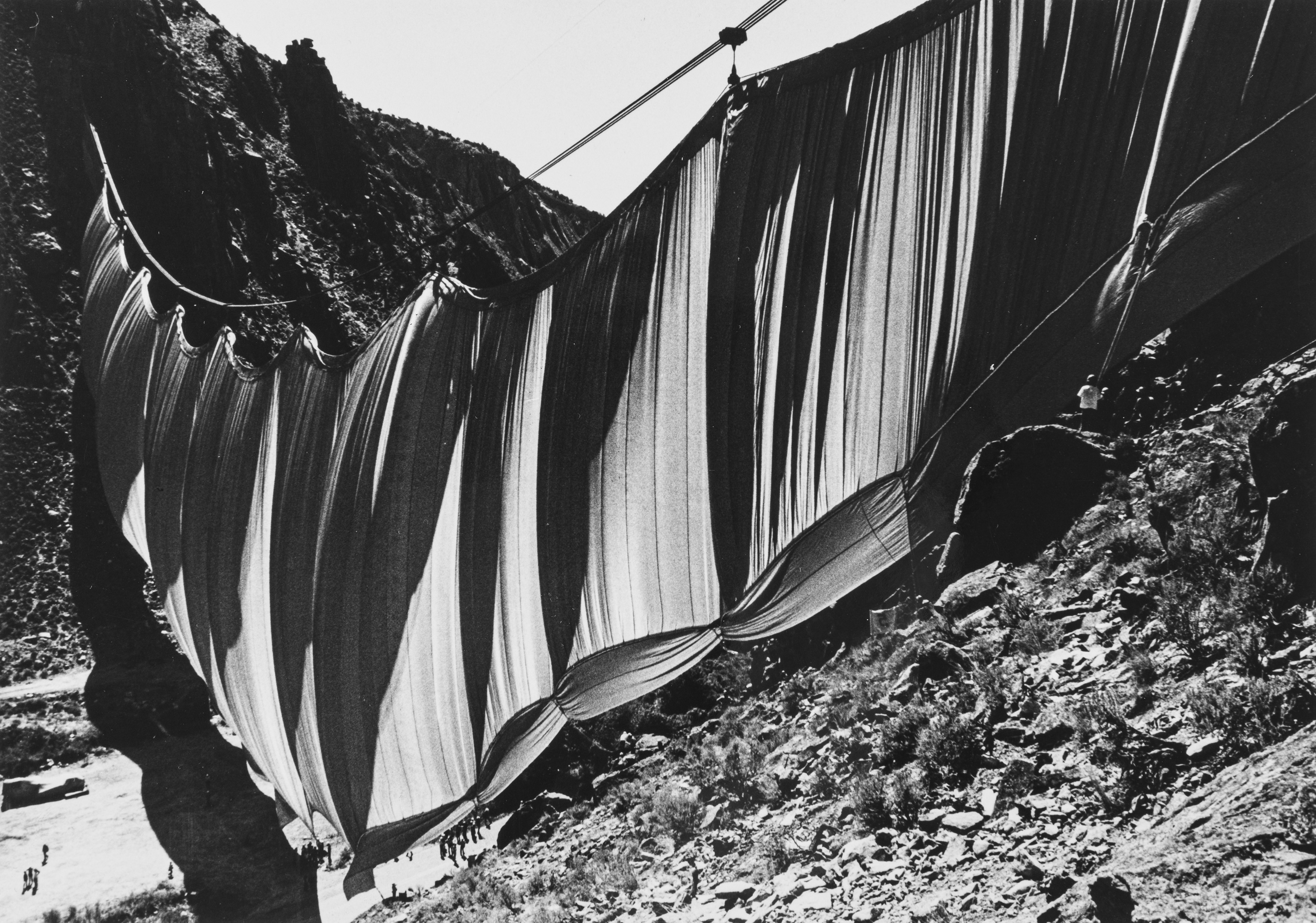 Shunk & Kender - Christo, Valley Curtain – Due stampe vintage alla gelatina ai sali d'argento