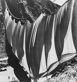 Christo, Valley curtain