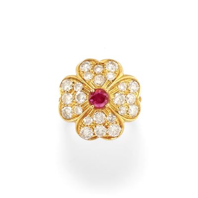 Anello con Rubino
