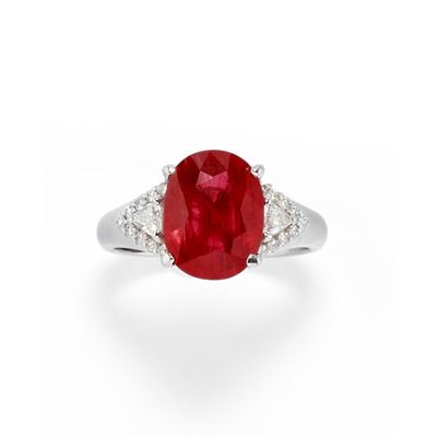 Anello con Rubino