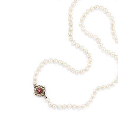 Collana di perle coltivate in oro bianco 18k