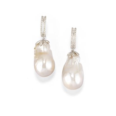 Orecchini in oro bianco 18k con perle barocche e diamanti