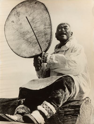 Performer, Chukotka. Singer and dancer (Putenin), stampa vintage alla gelatina ai sali d’argento