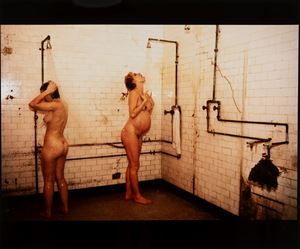 Rebecca and Janet in the showe at the Russian Bathes, dalla serie "The Ballad of Sexual Dependency"