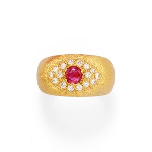  - Anello con rubino