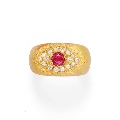 Anello in oro giallo 18k con rubino e diamanti