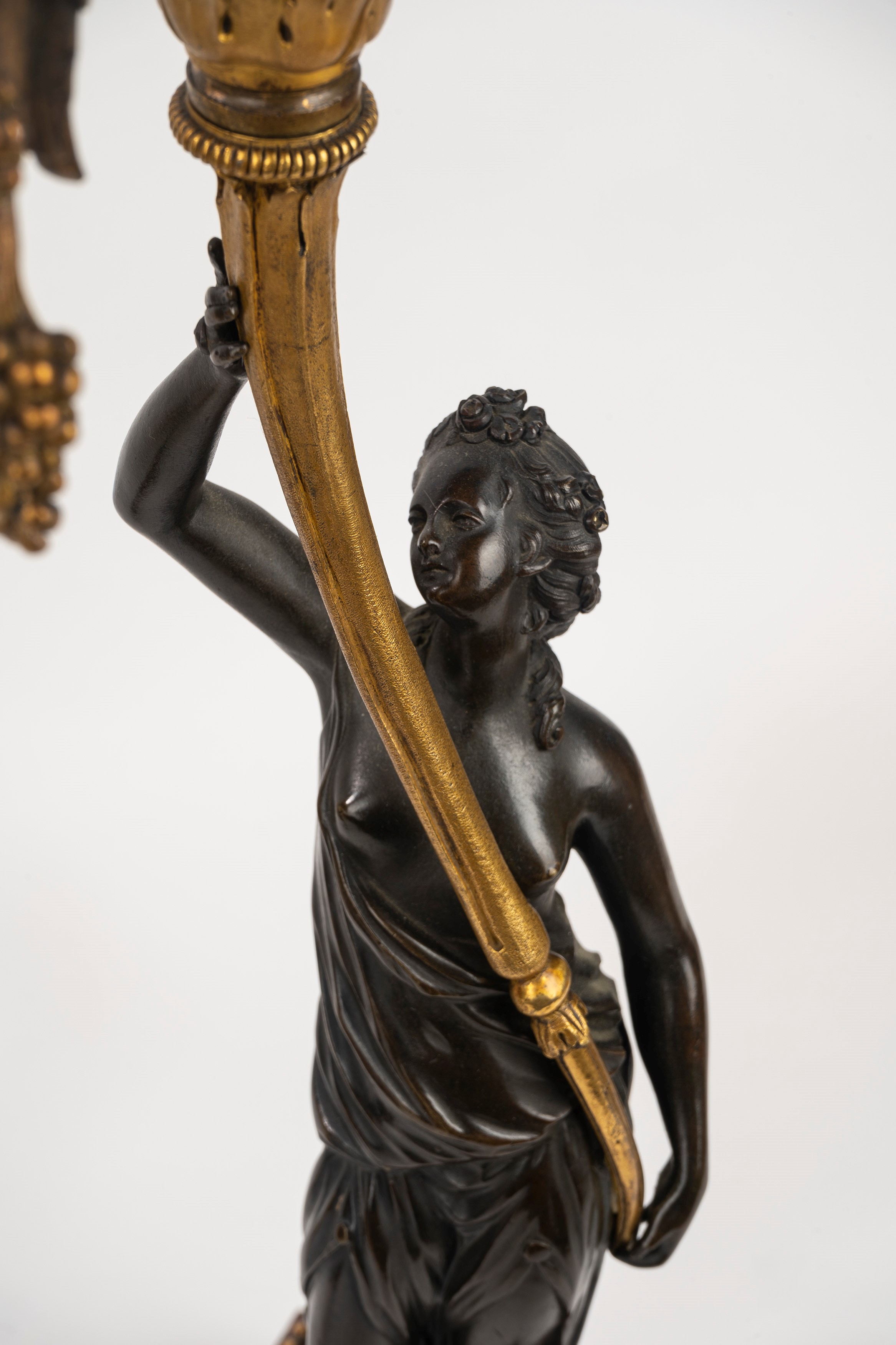 Coppia di Candelieri in Bronzo e Marmo, Francia Fine Secolo XVIII - Inizi Secolo XIX