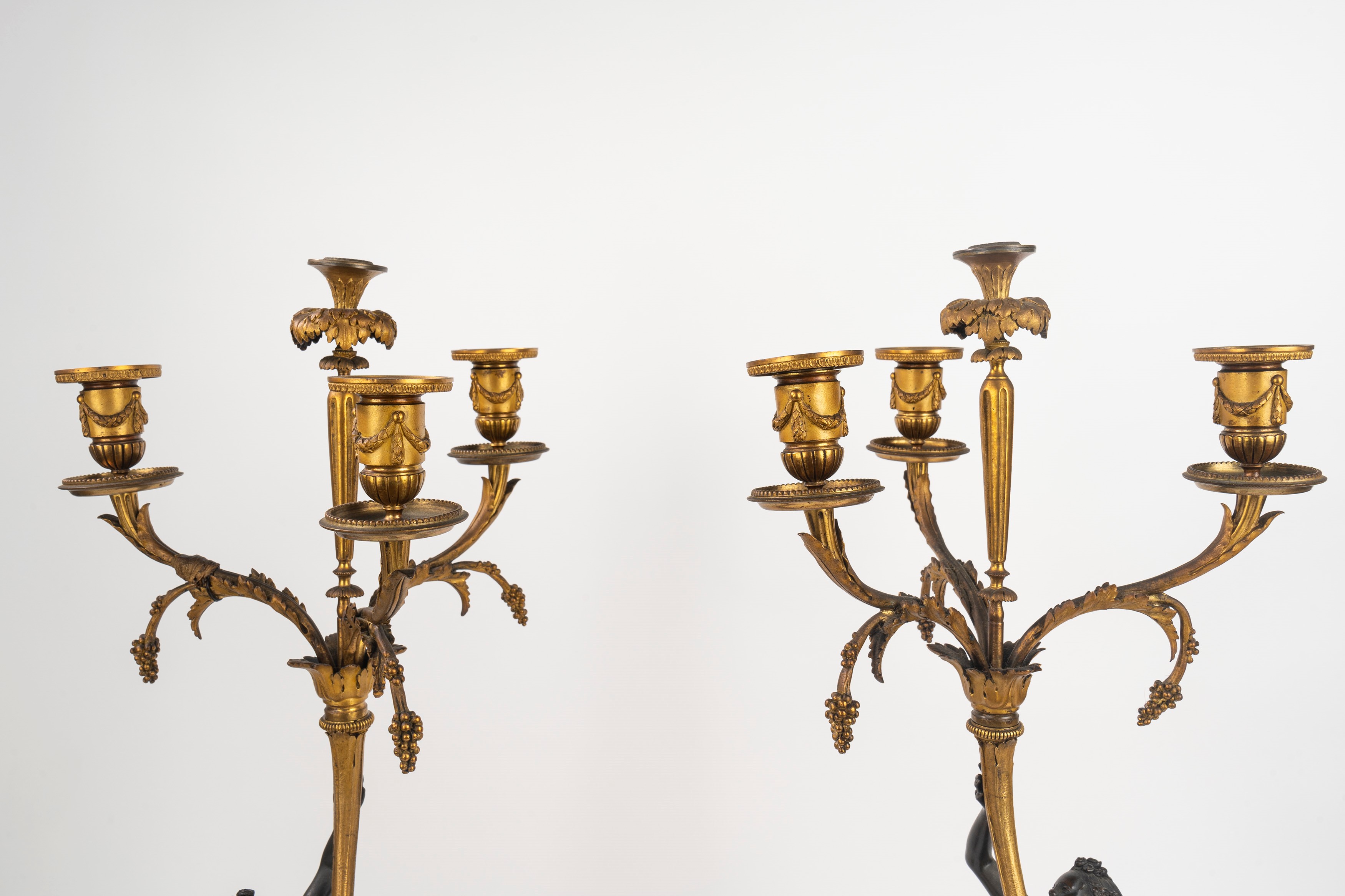 Coppia di Candelieri in Bronzo e Marmo, Francia Fine Secolo XVIII - Inizi Secolo XIX