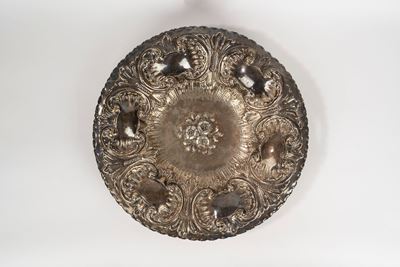 Grande Centrotavola in Metallo Argentato Sbalzato, Secolo XX