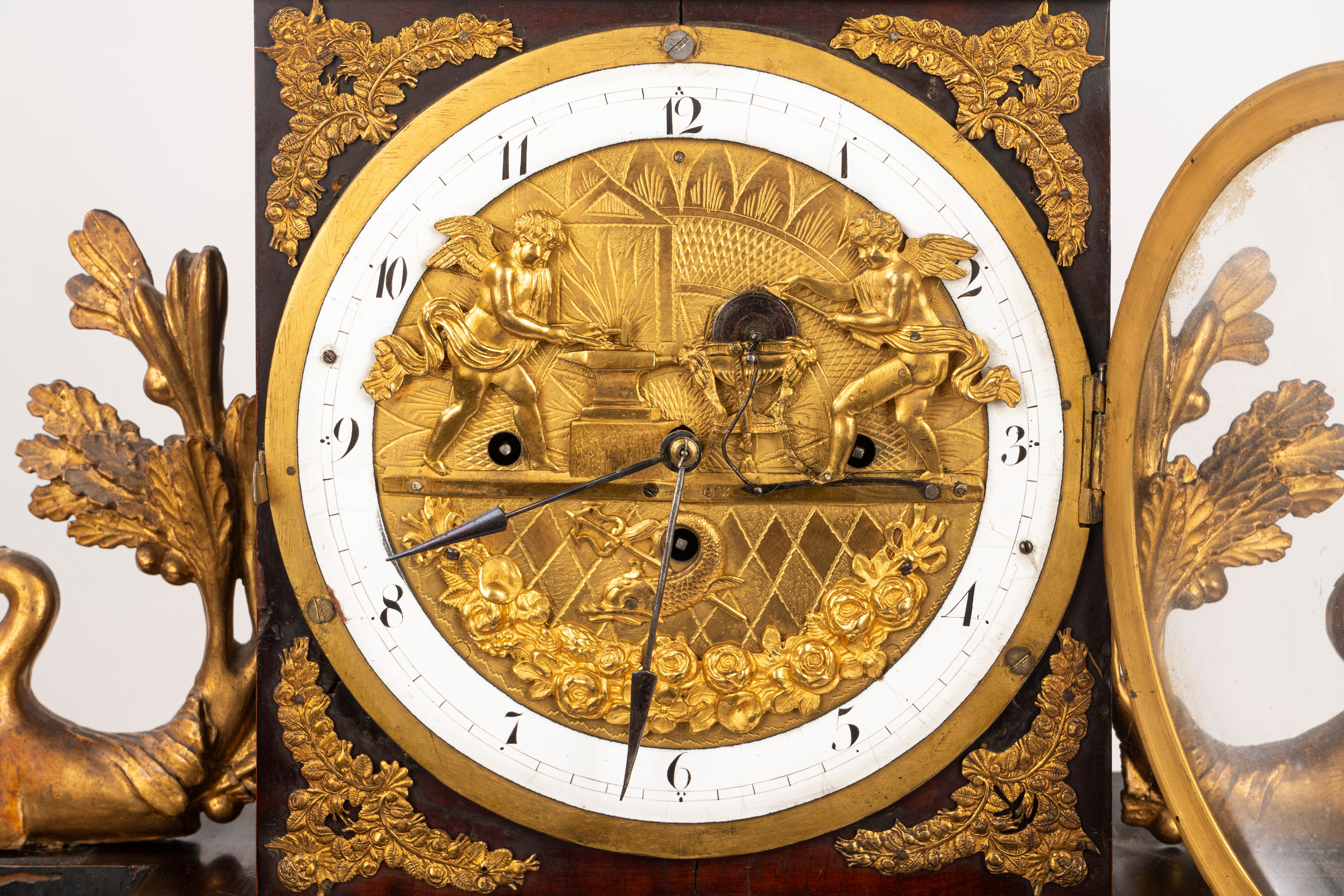 Pendola da Tavolo Biedermeier con Colonne in Alabastro e Applicazioni in Bronzo Dorato, Vienna 18...