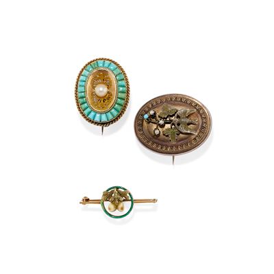 Tre spille decorative in oro bassa caratura e metallo con pietre di colore