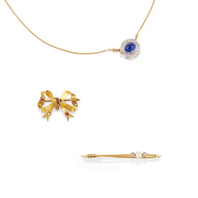 Due spille e collana con zaffiro, oro bicolore 18k