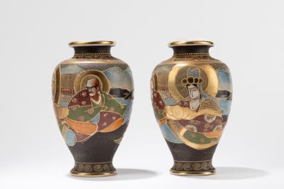 Coppia di vasi in ceramica Satsuma, Giappone, inizio XX secolo