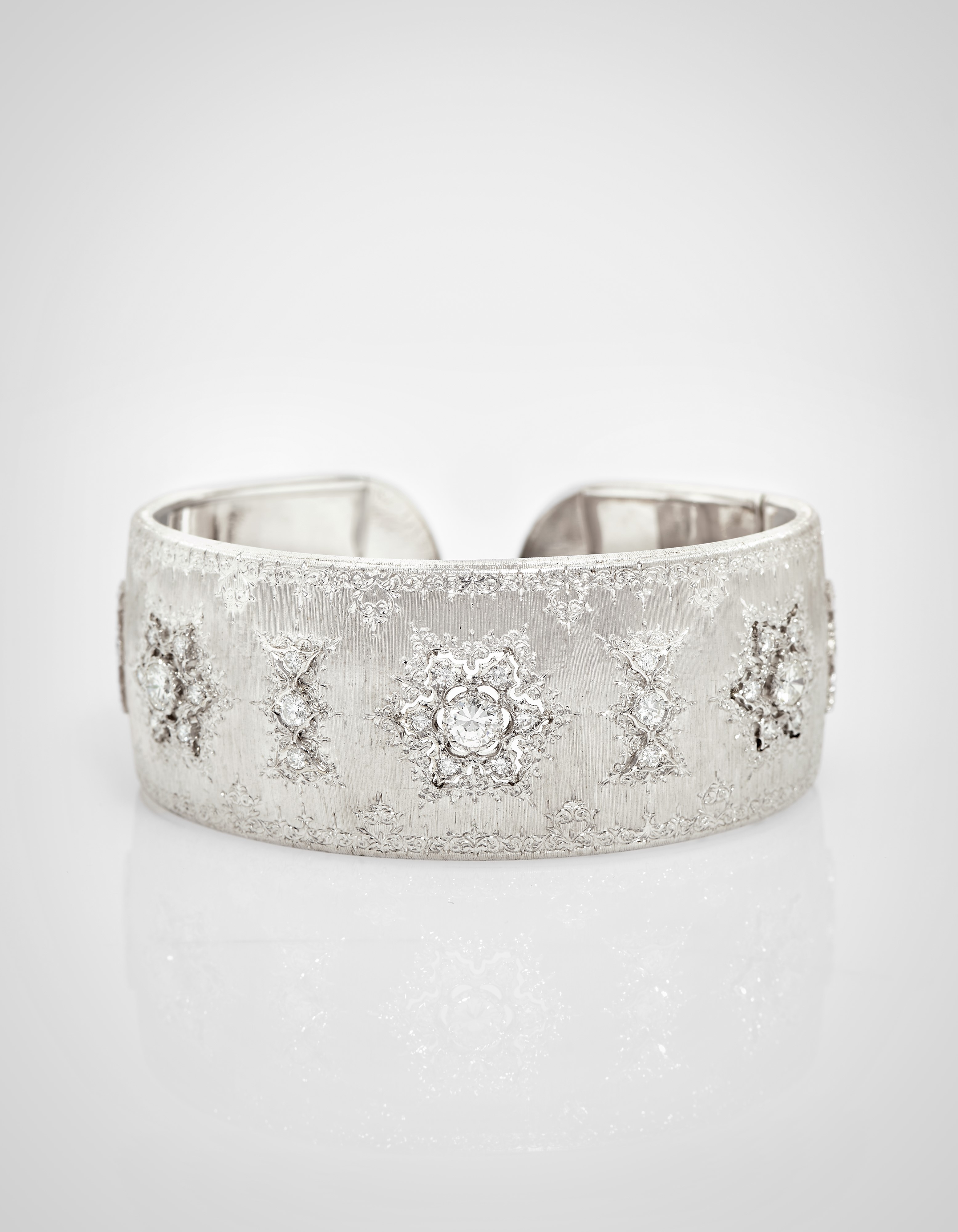 Bracciale Rigido con Diamanti
