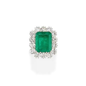Anello con smeraldo