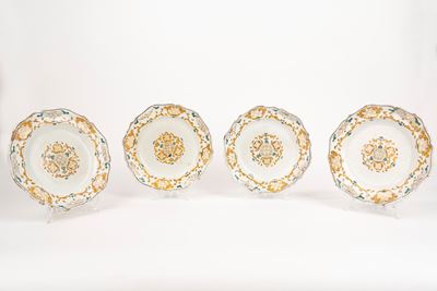 Lotto Composto da Quattro Piatti in Maiolica, Secolo XVIII