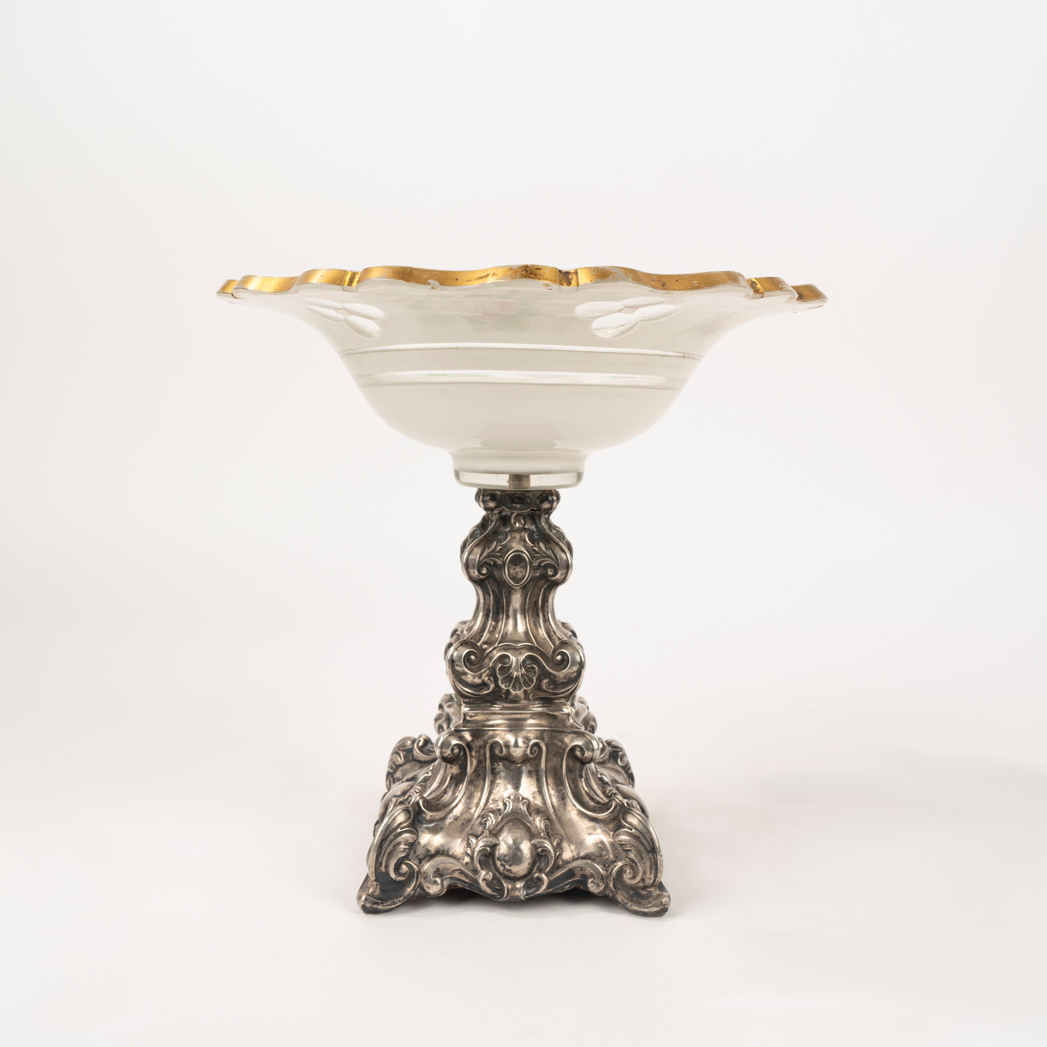 Alzata in cristallo bianco di Boemia e argento, fine secolo XIX - inizi secolo XX