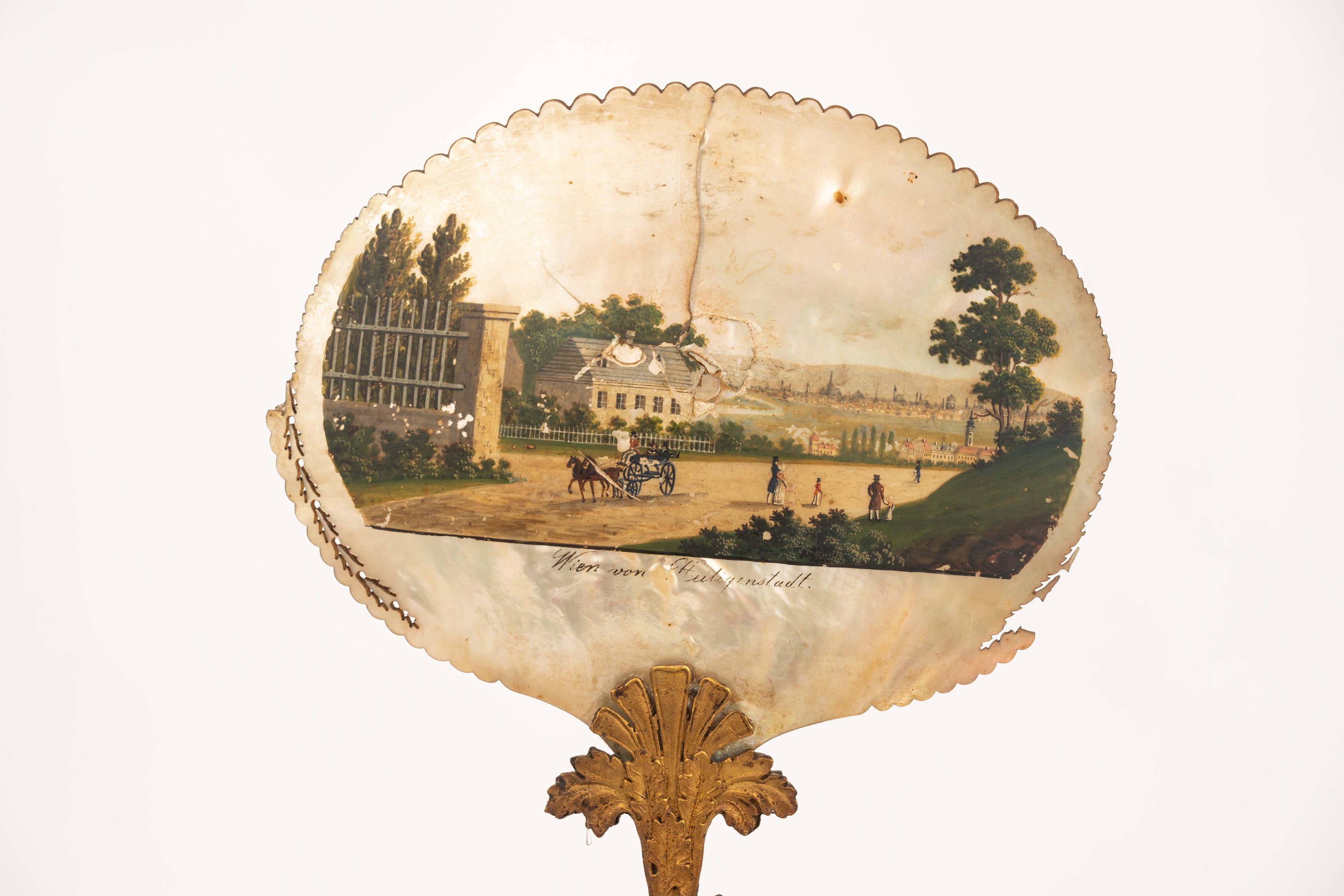 Ventola in madreperla e bronzo dorato, secolo XIX