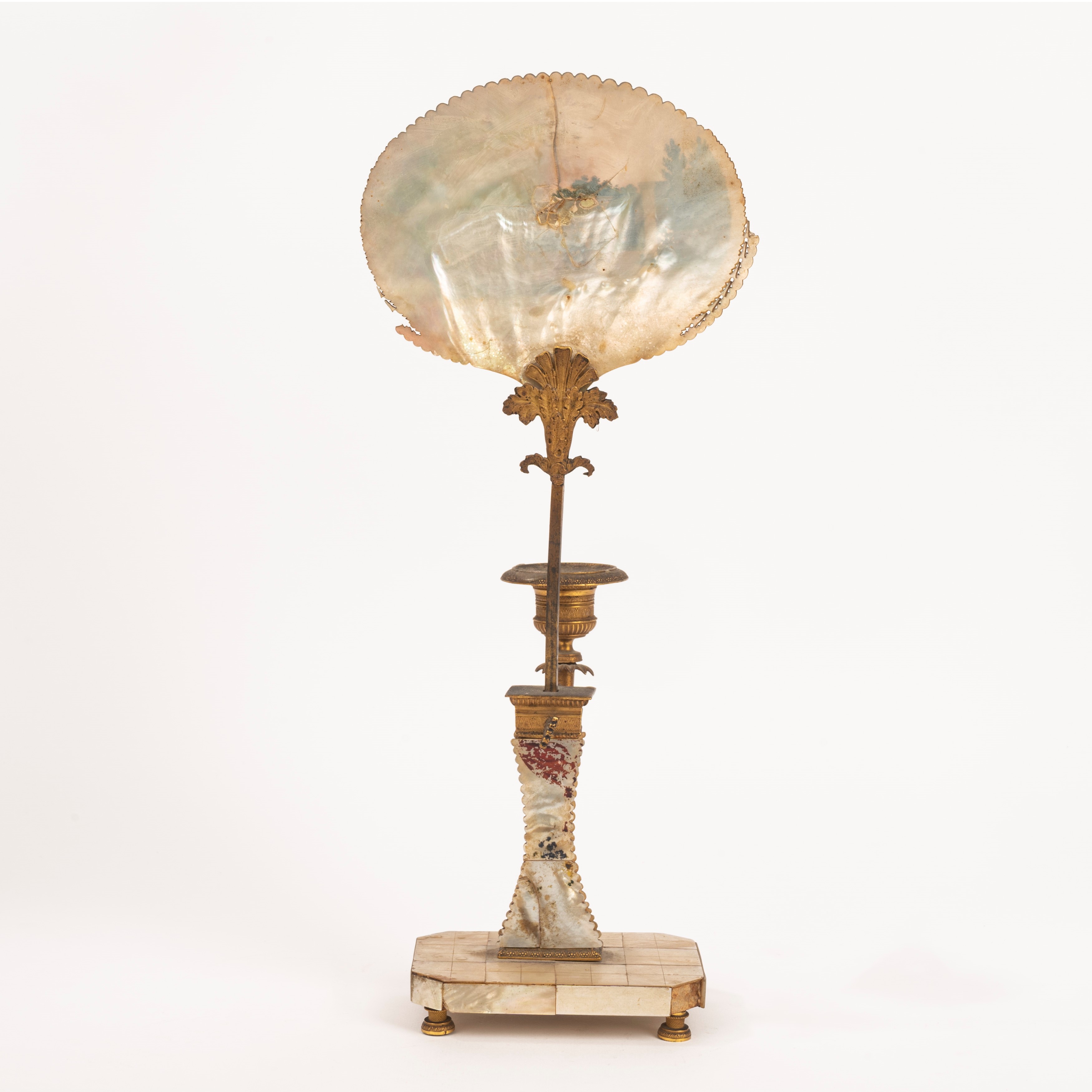 Ventola in madreperla e bronzo dorato, secolo XIX