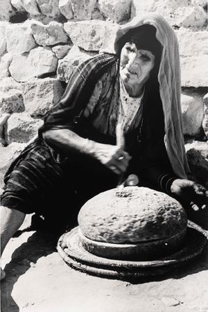 Tunisia: grinding millet