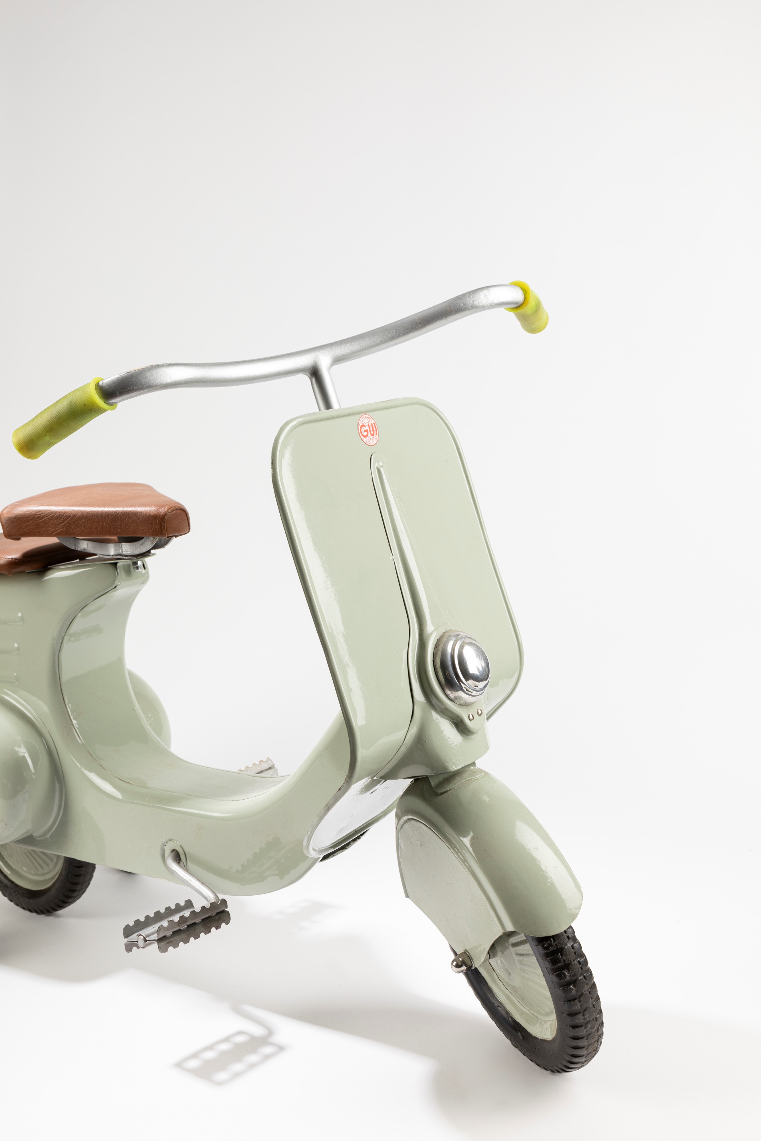Pierre Gui - Vespa a Pedali