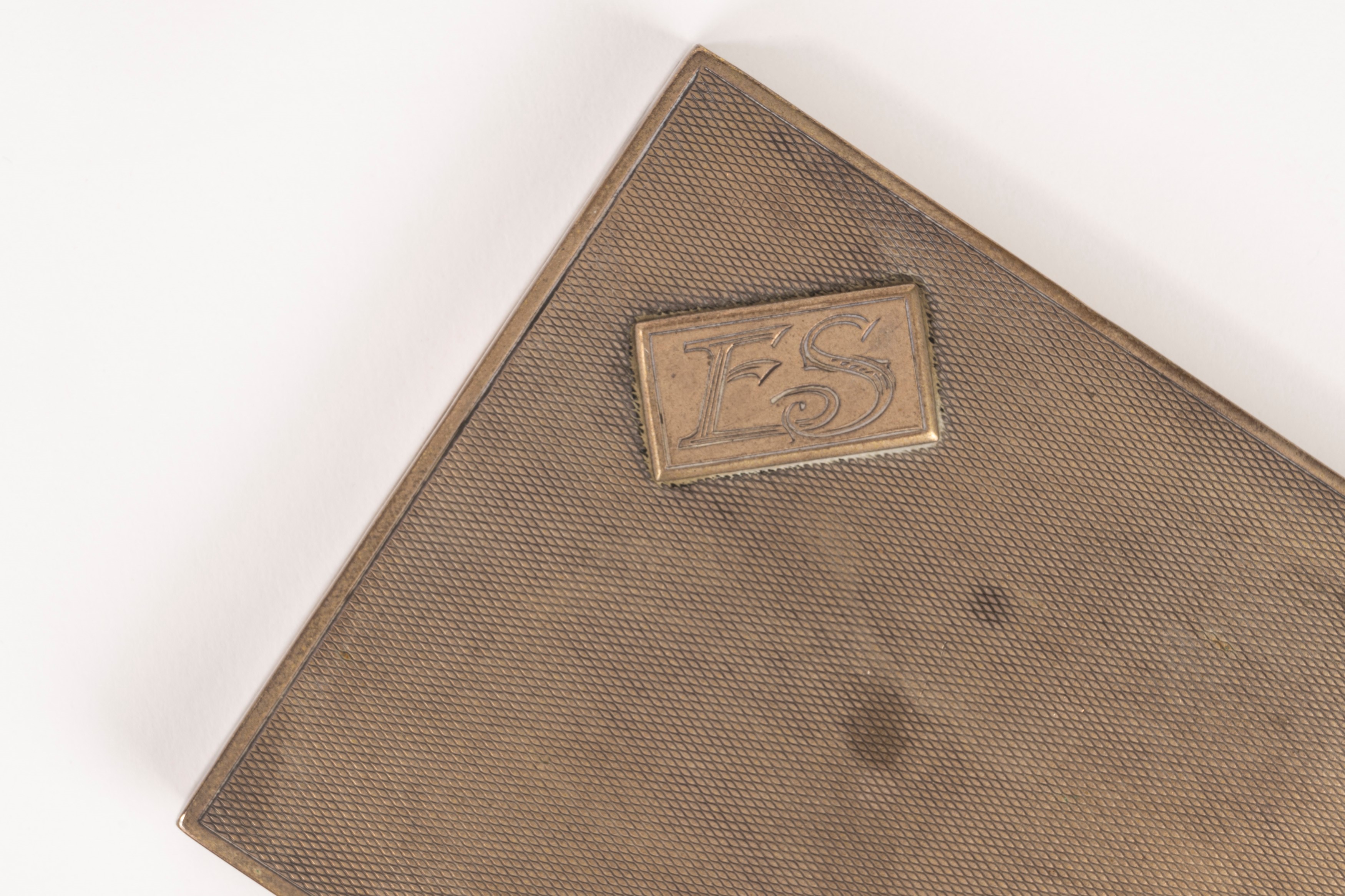 Porta sigarette in argento e porta bon bon in metallo argentato, secolo XX