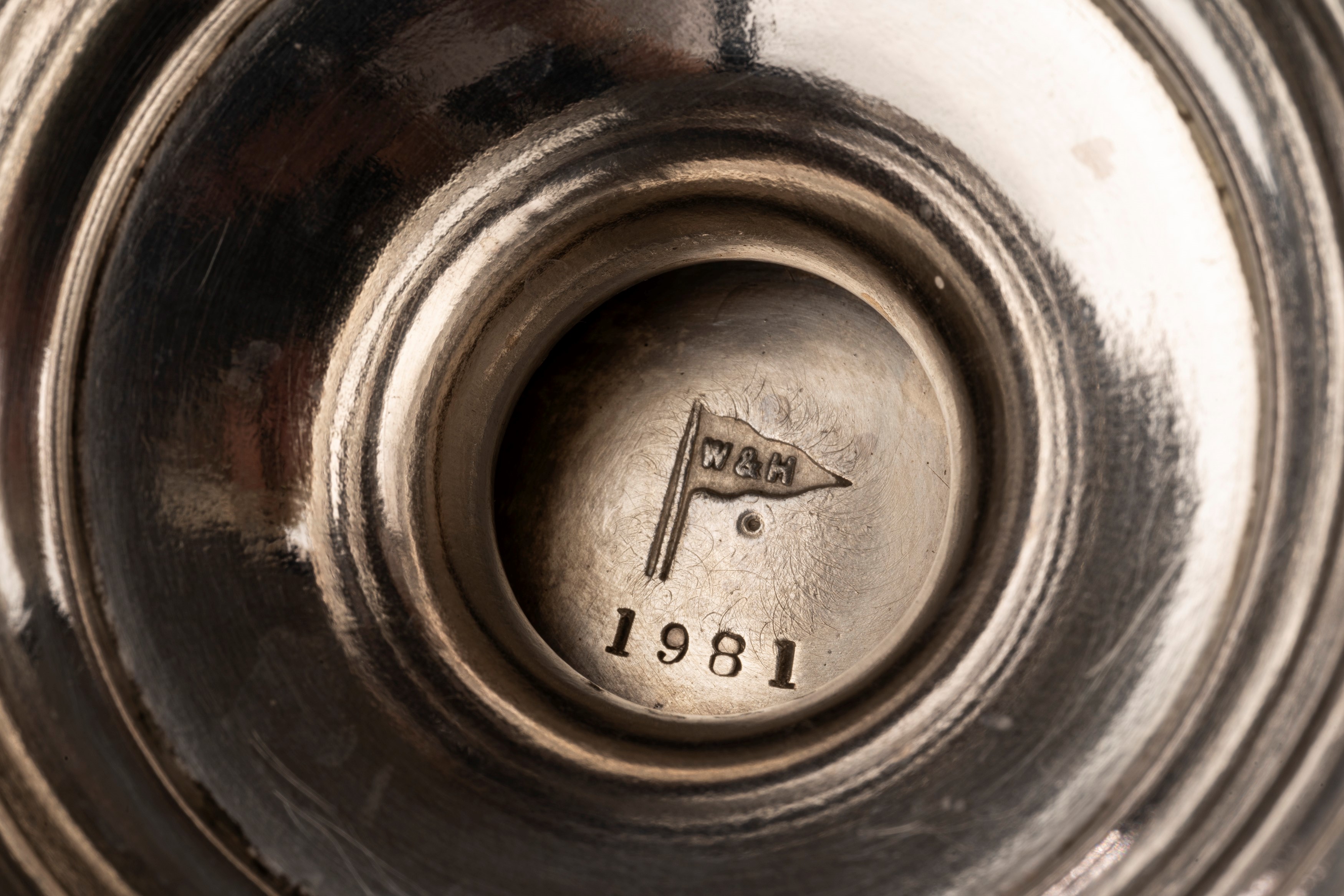 Porta sigarette in argento e porta bon bon in metallo argentato, secolo XX