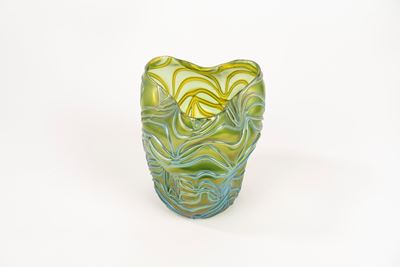 Vaso in Vetro Verde Iridescente, Austria Inizi Secolo XX