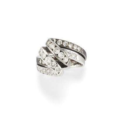 Anello in oro bianco 18k con diamanti taglio brillante