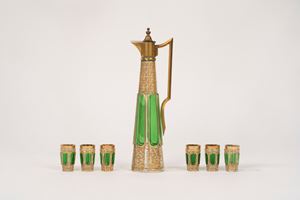 Servizio da rosolio in cristallo con decorazioni in oro e ottone dorato, inizi secolo XX