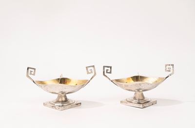 Coppia di Saliere in Argento con Prese alla Greca, Fine Secolo XVIII - Inizi Secolo XIX