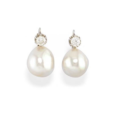 Orecchini in oro bianco 18k con perle coltivate e diamanti