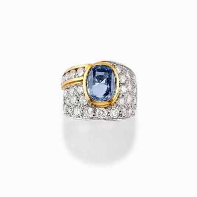 Anello in oro bicolore 18K con zaffiro ovale da 5,00 carati e diamanti taglio brillante da 2,00 c...