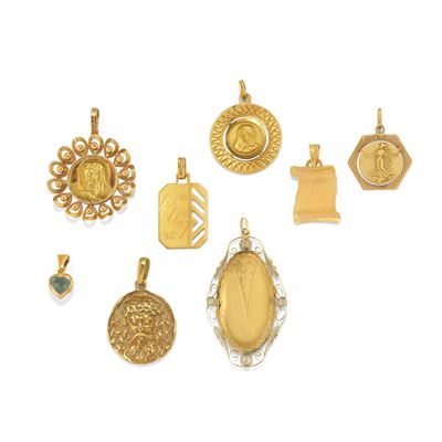 Otto pendenti in oro giallo 18k e metallo brunito