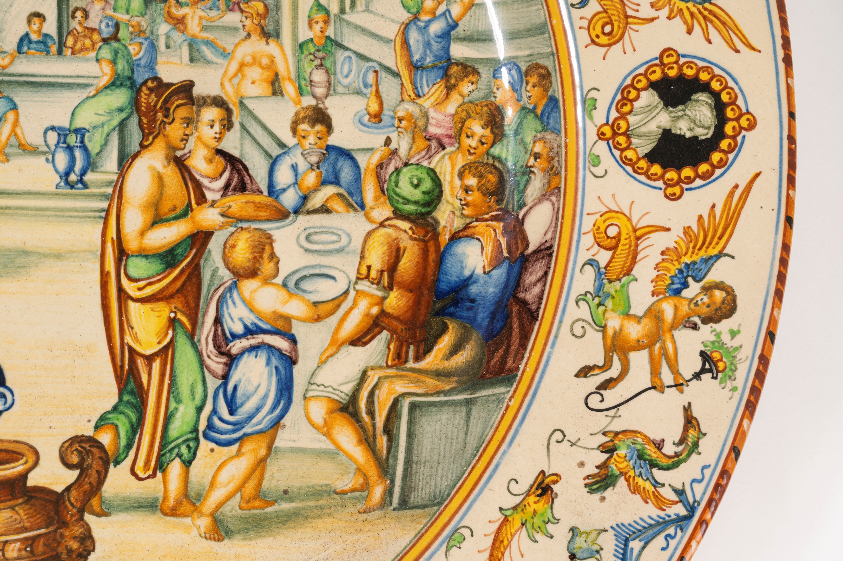 Molaroni Pesaro - Coppia di Piatti Istoriati in Maiolica, Secoli XIX-XX