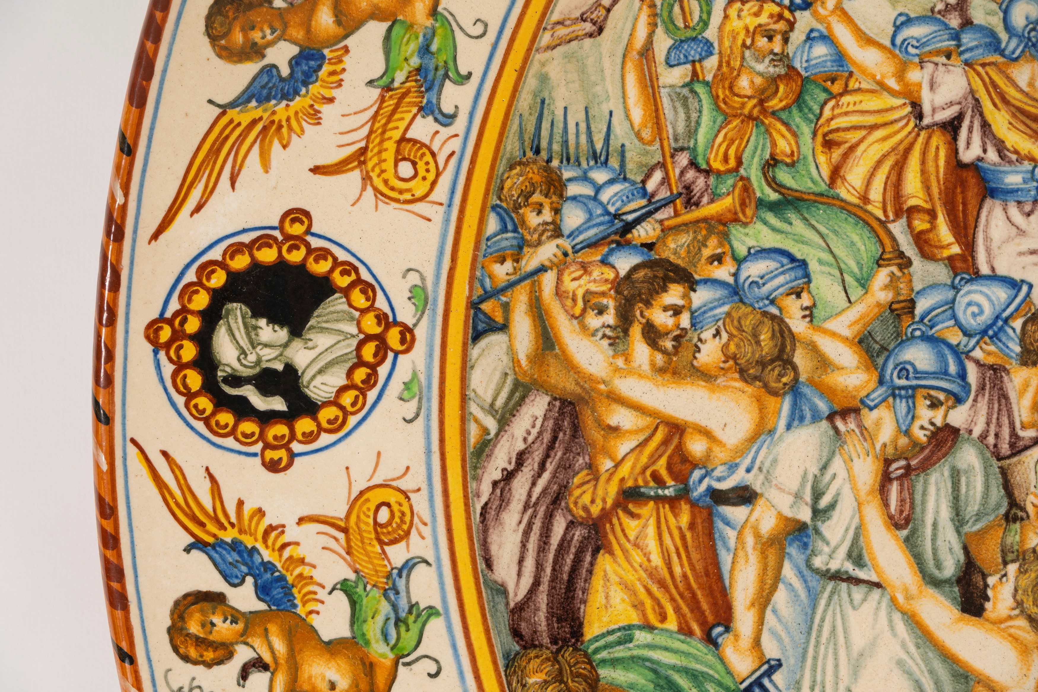 Molaroni Pesaro - Coppia di Piatti Istoriati in Maiolica, Secoli XIX-XX