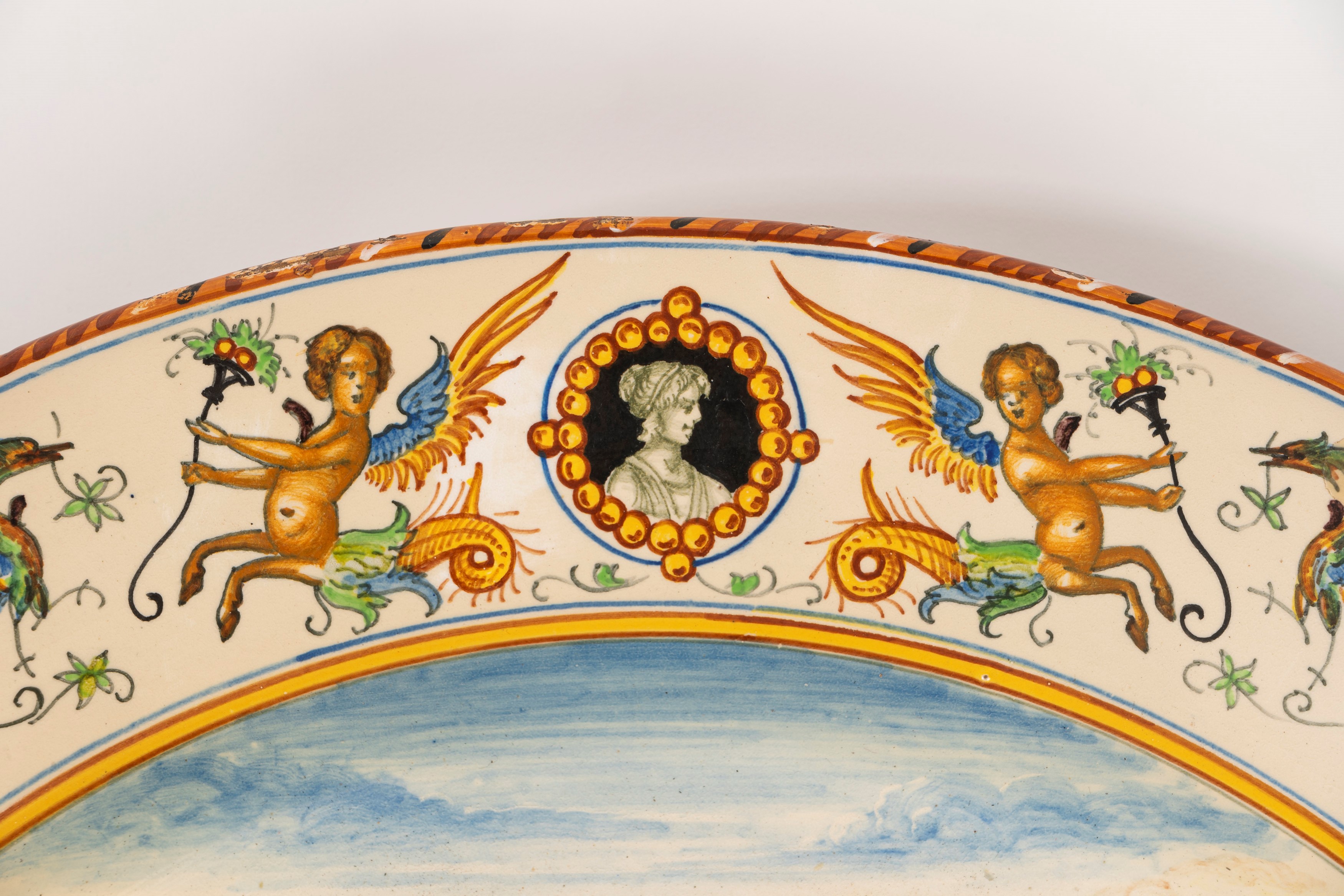 Molaroni Pesaro - Coppia di Piatti Istoriati in Maiolica, Secoli XIX-XX