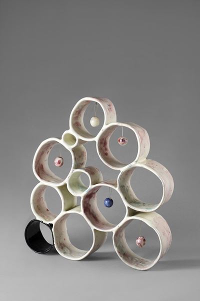 Cerchi - Ceramica smaltata policroma, nylon e ottone, 1955 ca.