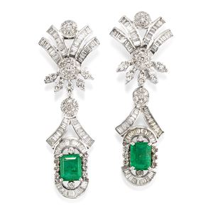 Pendant earrings with emeralds