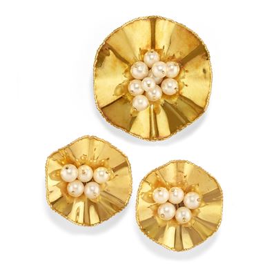 Demi-parure in oro giallo 18k con perle coltivate, composta da spilla-pendente e orecchini
