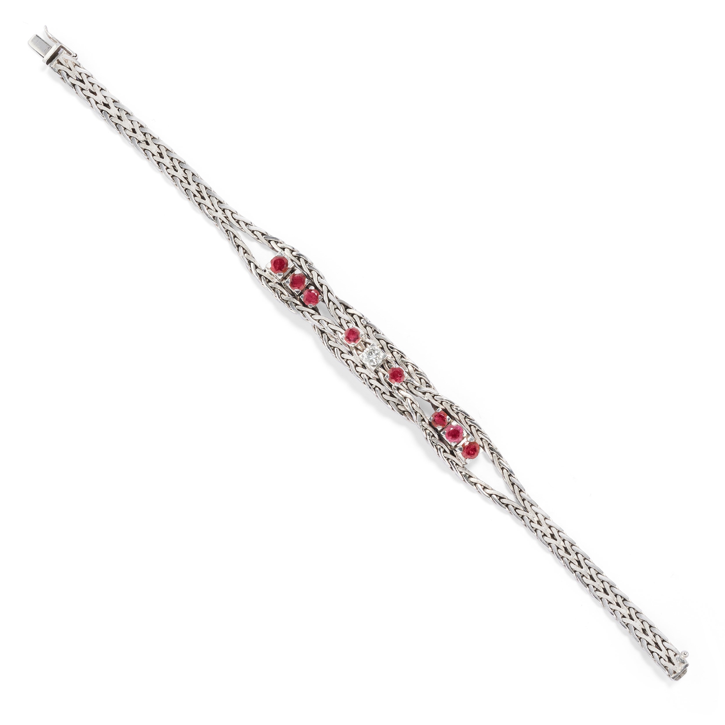 Due Bracciali e una Coppia di Orecchini