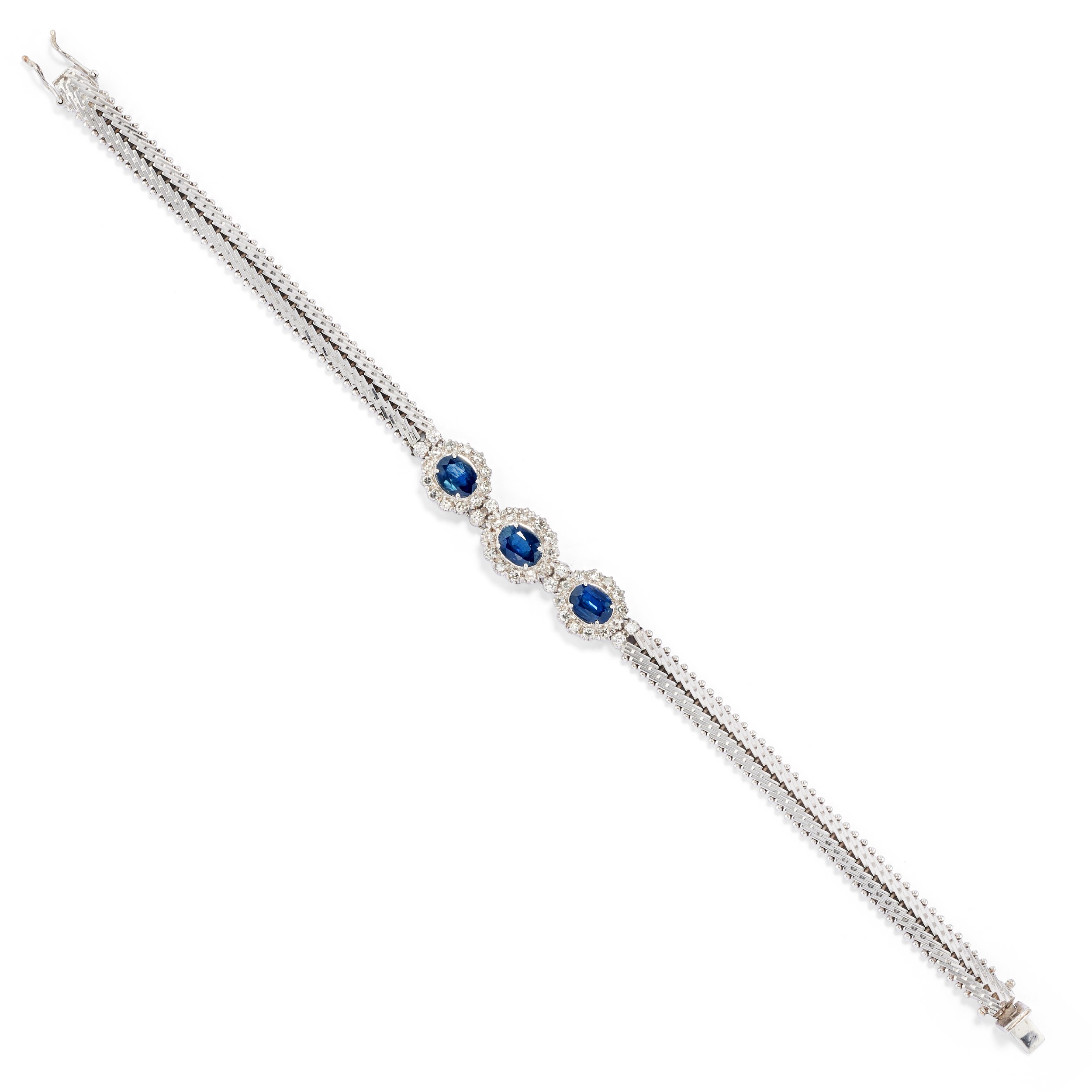Due Bracciali e una Coppia di Orecchini